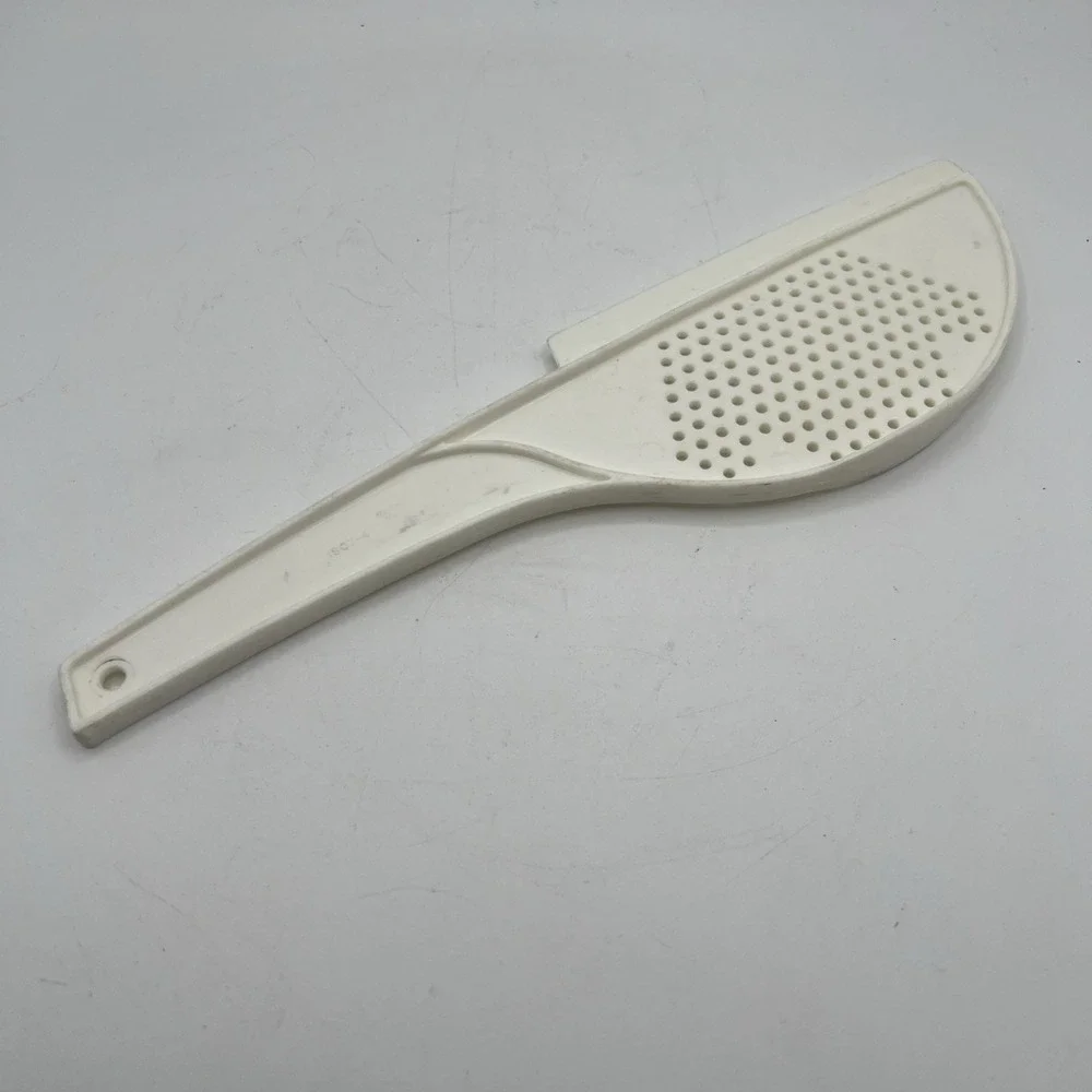 Vintage Rubbermaid Spatula Pot Strainer‎ - White 1907-4